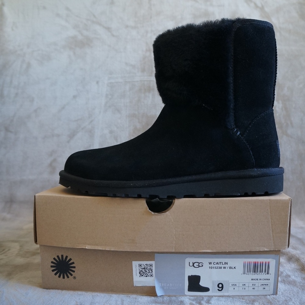 UGG - CAITLIN FUR CUFF SUEDE BOOTS, NEW